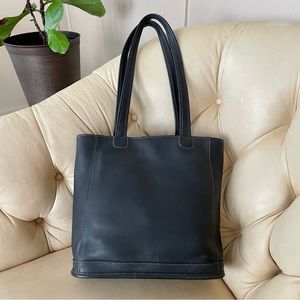 [SOLD] 90s Coach Dark Navy Blue Cow Leather 9305 Bag